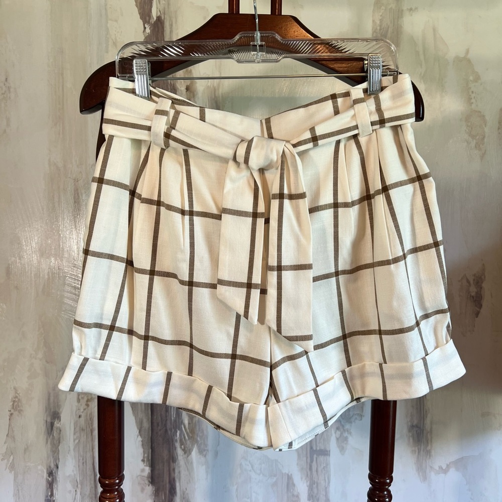 NWOT Worthington Cream Brown Cuffed Shorts Size 10
